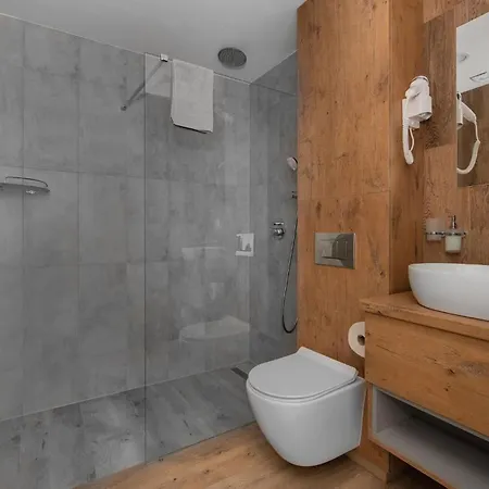 Amazing In With Sauna 아파트 Nowecin